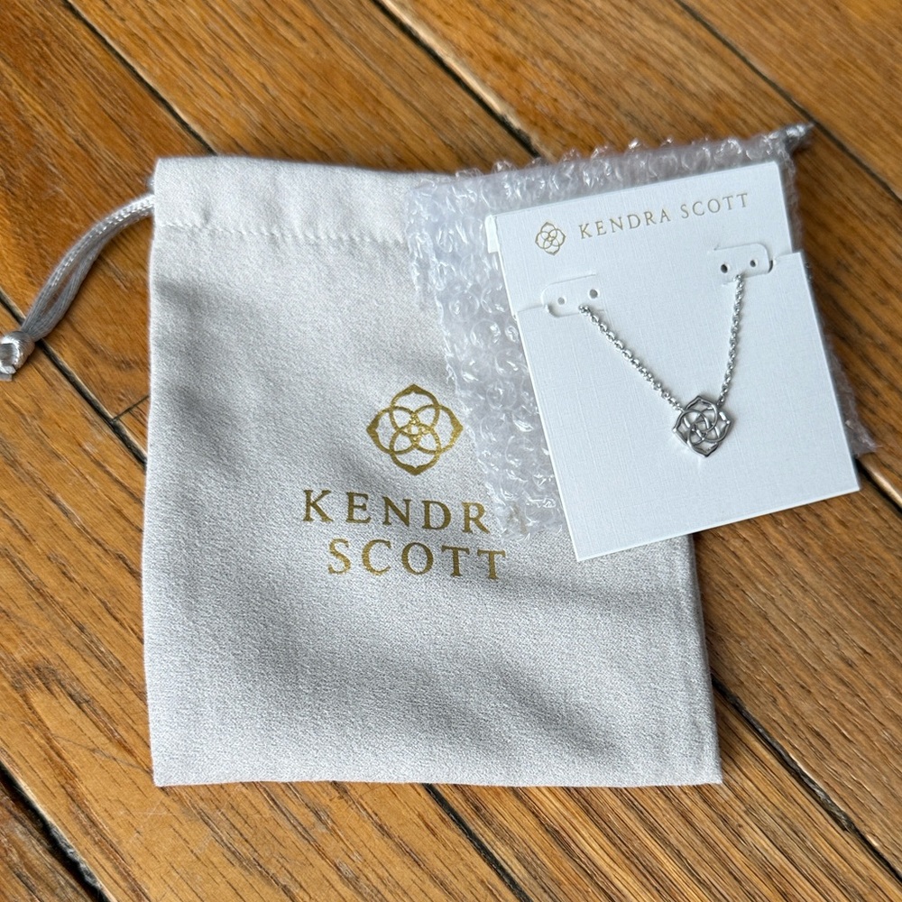 NWT Kendra Scott Silver Decklyn Signature Logo Necklace - Picture 2 of 2